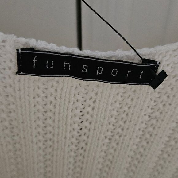Nwot funsport boutique brand knit cold shoulder sweater - Picture 2 of 2